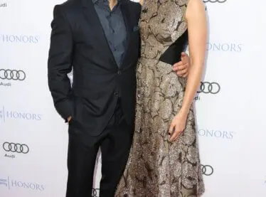 "This Is Us" actors Milo Ventimiglia and Mandy Moore at a red carpet event.